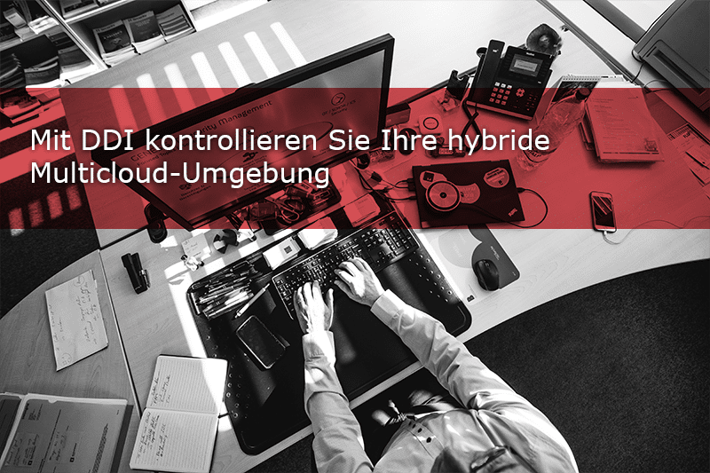 Unternehmen setzen zunehmend auf hybride Multicloud-Strukturen – doch viele kämpfen mit isolierten Tools, fragmentierten IP-Adressräumen und inkonsistenten Sicherheitsrichtlinien. Mit wachsender Komplexität steigt das Risiko für Fehlkonfigurationen und Sicherheitslücken. Der Schlüssel zu mehr Kontrolle und Effizienz liegt in der Vereinheitlichung des Netzwerkmanagements – und hier spielt DDI (DNS, DHCP, IPAM) eine zentrale Rolle. Zu diesen Ergebnissen kommt der EMA-Bericht «Enterprise Strategies for Hybrid, Multi-Cloud Networks».

Laut EMA nutzen über 90 % der Unternehmen mehr als einen Cloud-Anbieter. Das schafft Flexibilität, aber auch neue Herausforderungen: Leistungsprobleme, IP-Konflikte und inkonsistente Sicherheitsrichtlinien gehören zu den häufigsten Stolpersteinen. Hinzu kommt die Abhängigkeit von proprietären Cloud-Tools, die Transparenz und zentrale Steuerung erschweren. Parallel treiben Digitalisierung, IoT und KI den Ausbau hybrider Architekturen weiter voran. Workloads werden verteilt, Datenverarbeitung erfolgt näher an der Quelle und der Bedarf an konsistenter Netzwerksteuerung wächst.

Warum DDI entscheidend ist

In zunehmend verteilten Infrastrukturen bietet DDI den notwendigen Ordnungsrahmen:

Zentralisierte Verwaltung: Einheitliche Kontrolle von IP-Adressräumen, DNS-Diensten und Sicherheitsrichtlinien reduziert Fehlerquellen und stärkt die Konsistenz.
Network Source of Truth (NSoT): Eine zentrale Datenbasis für netzwerkbezogene Informationen schafft Transparenz, beschleunigt Prozesse und verbessert die Automatisierung.